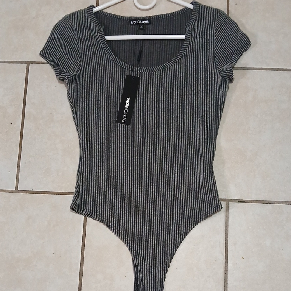 *MUST BE BUNDLED* FASHION NOVA Womens Size M Black & Grey Striped Bodysuit NWT